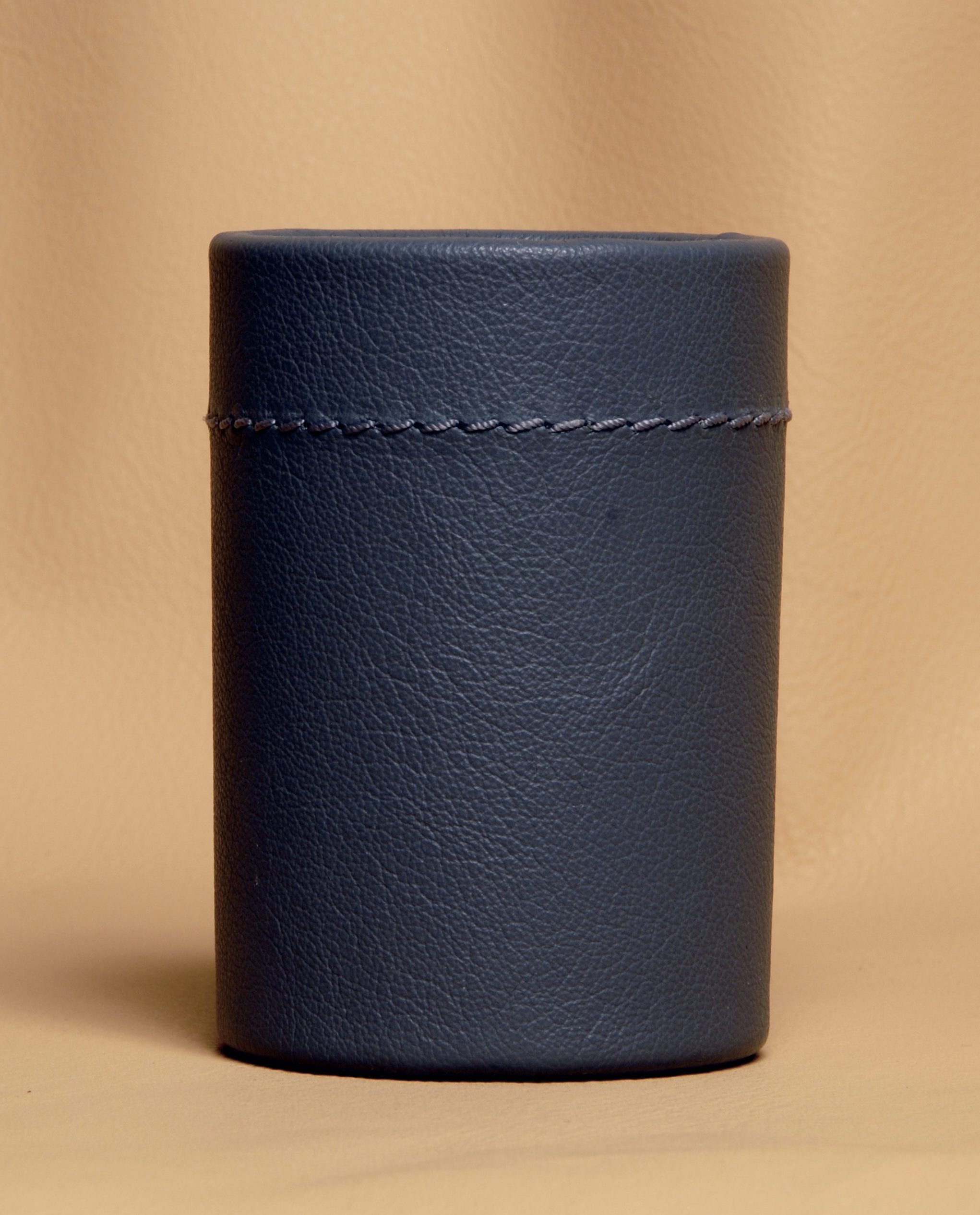 Pot à crayon en cuir