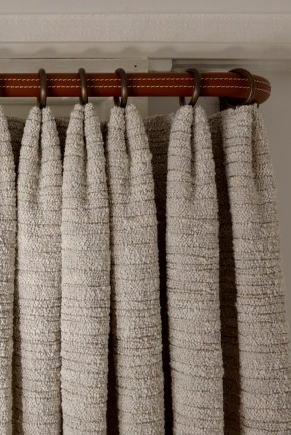 Tringle de rideaux gainée en cuir